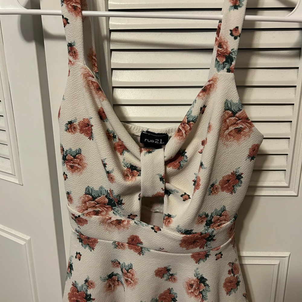 Rue21 Floral Print top - White and Pink